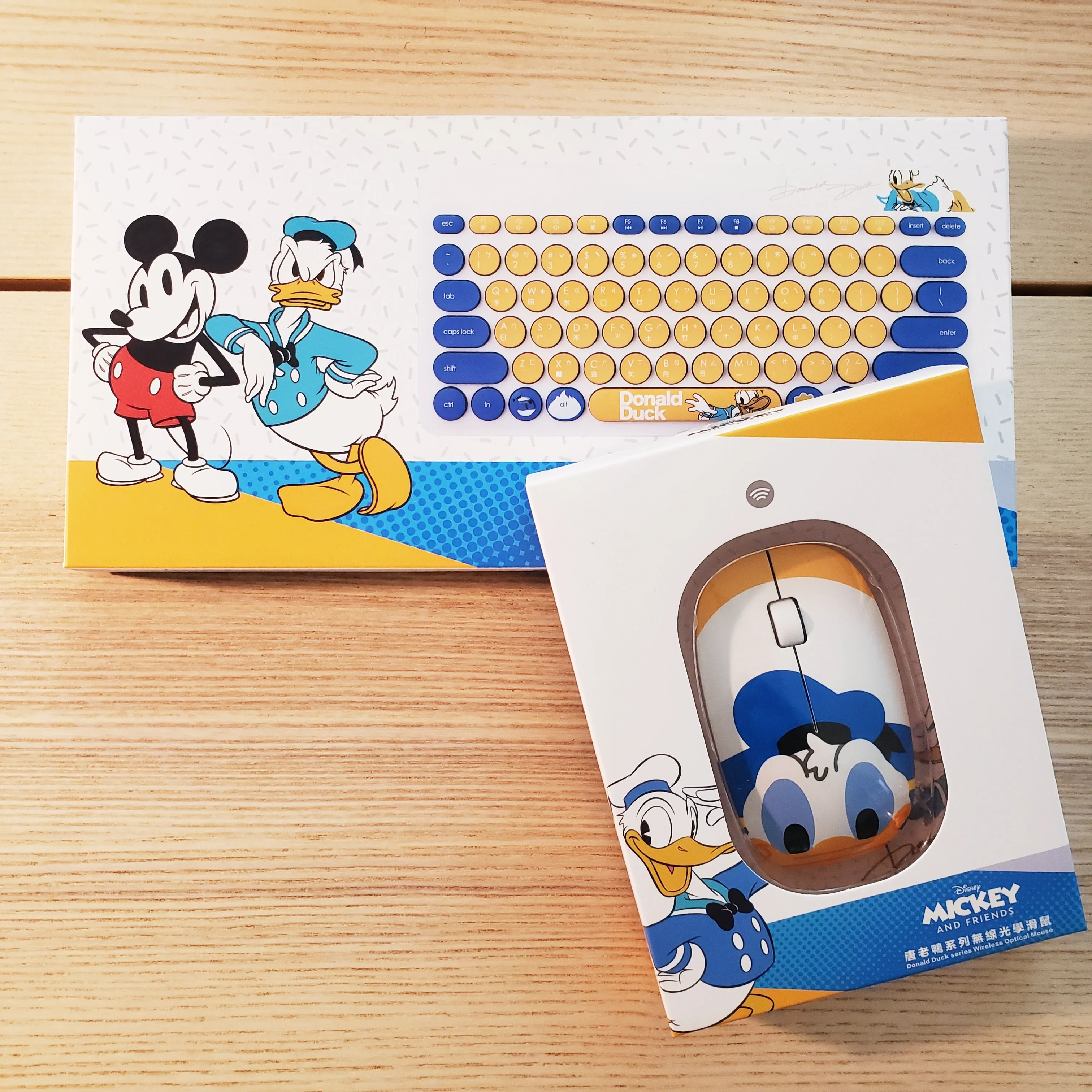 Donald Duck from Disney Mickey and Friends Wireless Mouse and Keyboard