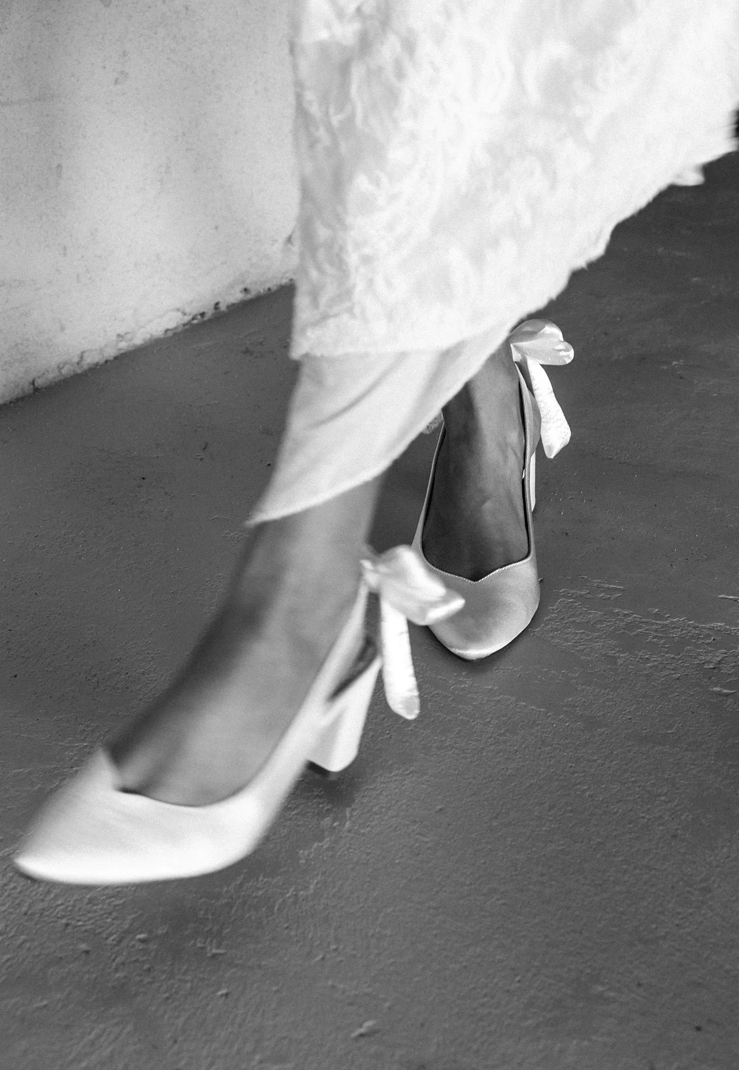 GARDENIA - CLOSED TOE SATIN BRIDAL HEELS WITH BOW