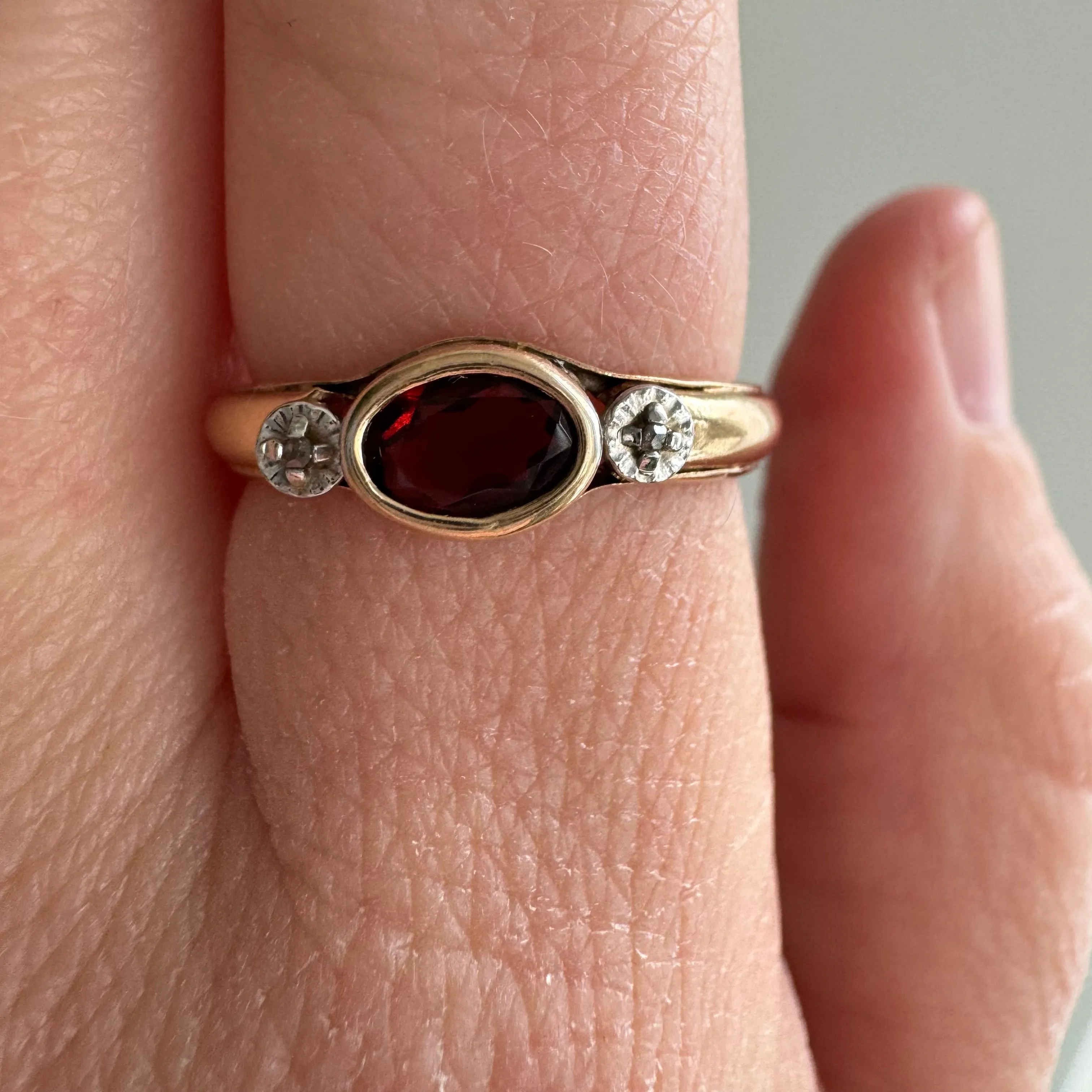 V I N T A G E // dynamic donut / 10k yellow gold and garnet ring with diamond accents / size 5.75 to 6