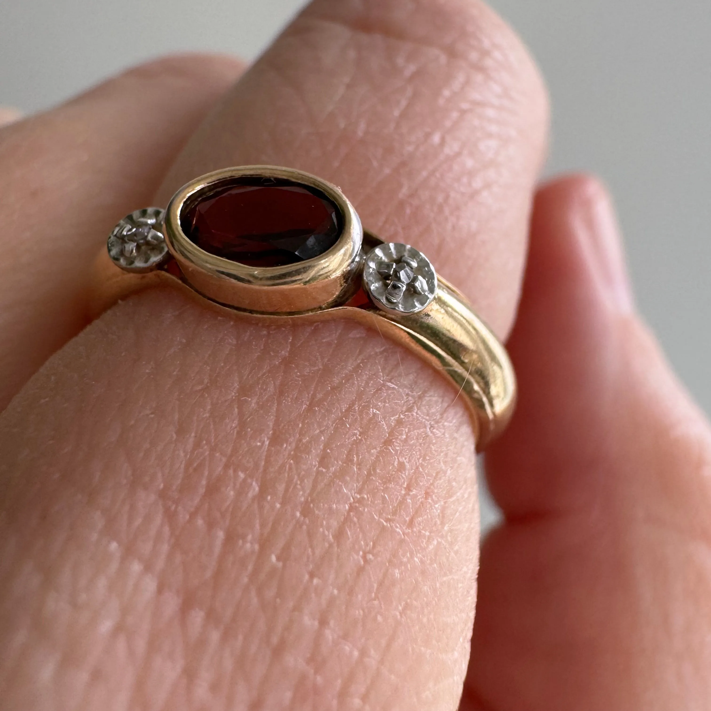 V I N T A G E // dynamic donut / 10k yellow gold and garnet ring with diamond accents / size 5.75 to 6