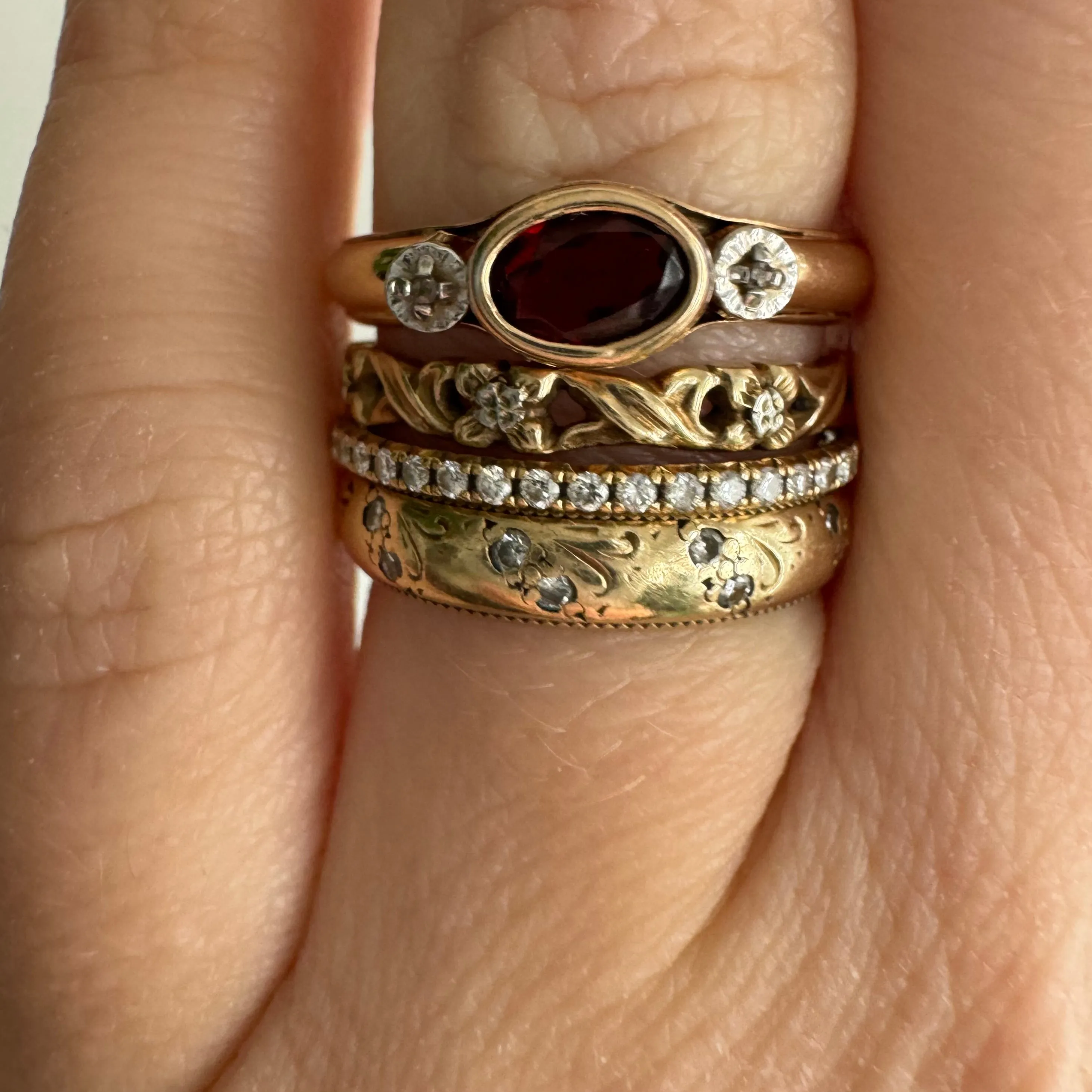 V I N T A G E // dynamic donut / 10k yellow gold and garnet ring with diamond accents / size 5.75 to 6